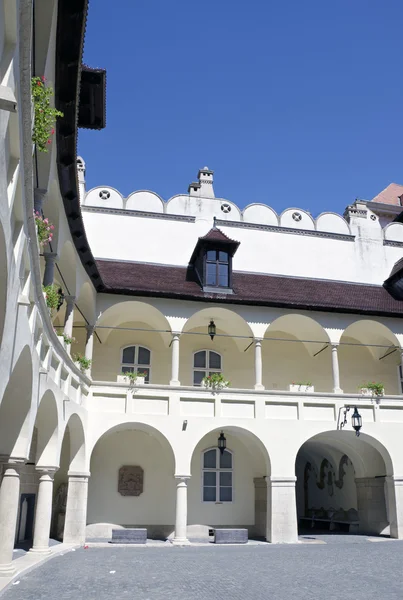 Gården i gamla rådhuset i bratislava, Slovakien — Stockfoto