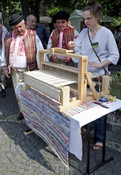 The carpet weaving — Stock Photo, Image