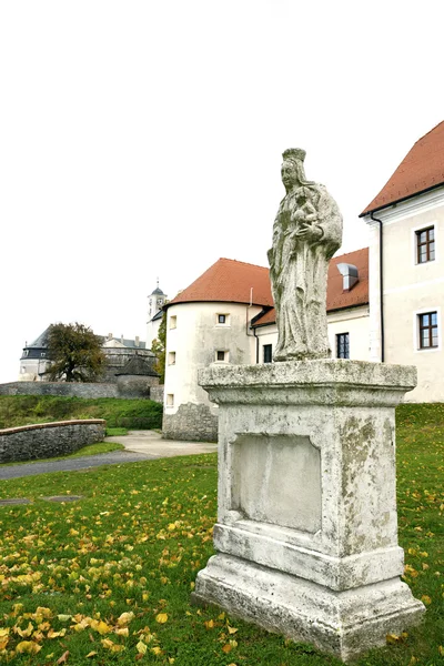 Hrad červený kamen na Slovensku — Stock fotografie