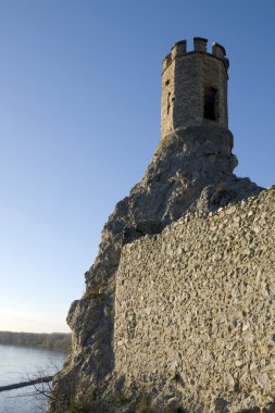 de eerste toren en het Oosten muur van devin kasteel