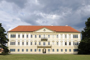 Valtice, Rönesans kale arka yüzünde