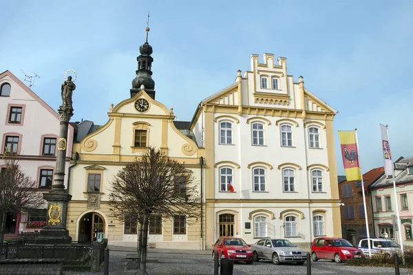 Ceska Trebova, the square with old and new town hall and plague column — Stock Photo, Image