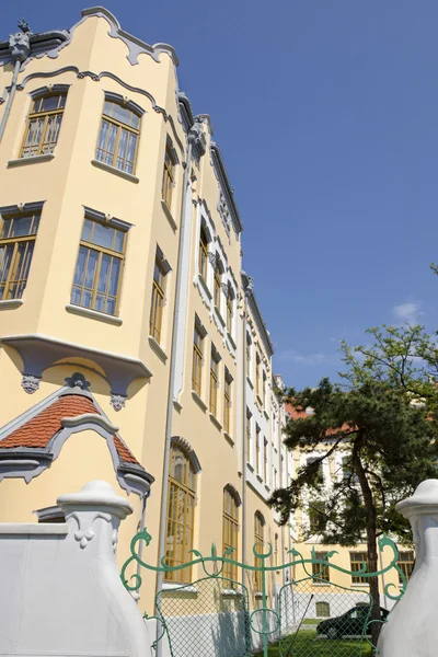 La escuela secundaria art-deco —  Fotos de Stock