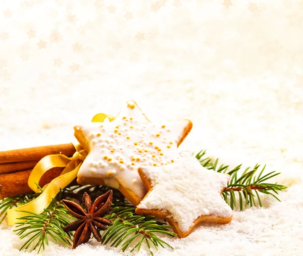 Biscoitos de Natal com canela e anis — Fotografia de Stock