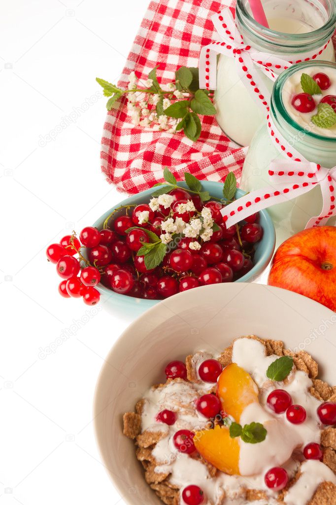 Yogurt with wholegrain muesli and fruits