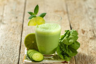 sağlıklı yeşil smoothie