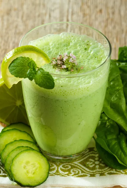 Gesunder grüner Smoothie — Stockfoto