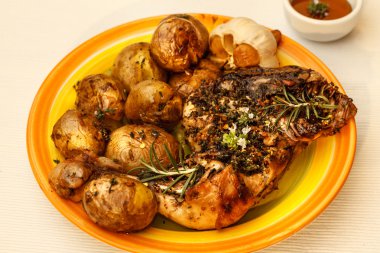 tavuk budu kavrulmuş patates ile