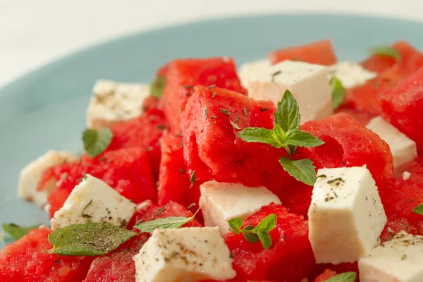 Salada com melancia e queijo — Fotografia de Stock