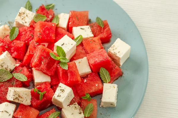 Salada com melancia e queijo — Fotografia de Stock