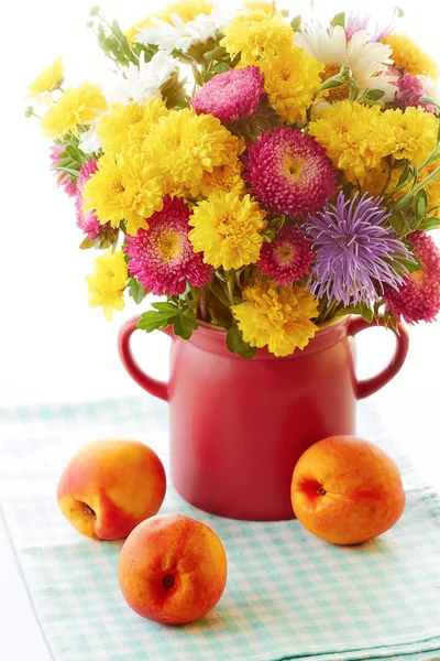 Flowers and fruits — Stock Photo, Image