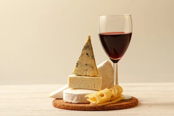 Сыр и вино — стоковое фото