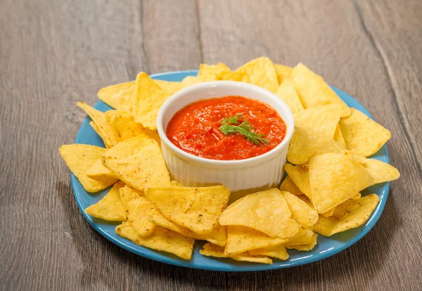 Nachos e salsa di pomodoro — Foto Stock