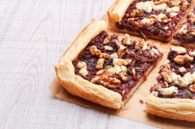 kokulu kırmızı soğan tart