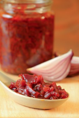 Kırmızı soğan confit
