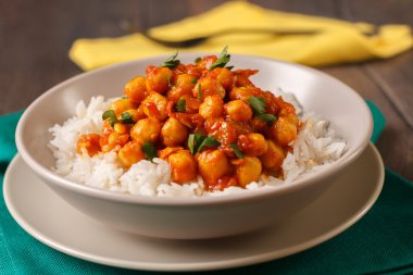 Nohut ile basmati pirinç köri