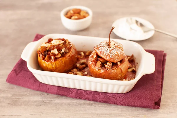 Gebakken Winterappels Met Rozijnen Amandelen Honing — Stockfoto