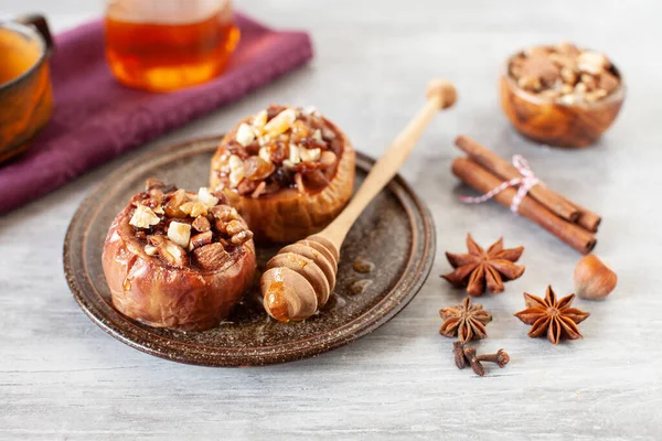 Manzanas Invierno Horno Con Pasas Almendras Miel —  Fotos de Stock