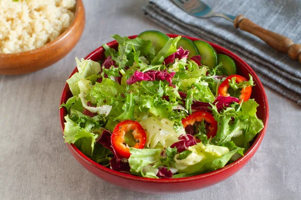 Ensalada Simple Vegetal Sobre Mesa — Foto de Stock