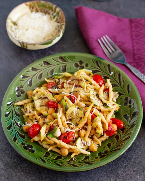 Rústica Pasta Italiana Casera Con Verduras Asadas Otoño Queso Parmesano —  Fotos de Stock