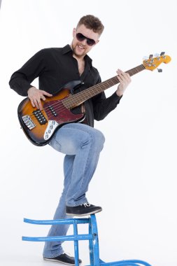 tutum ile bas gitarist