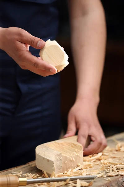 Intagliatore di legno — Foto Stock