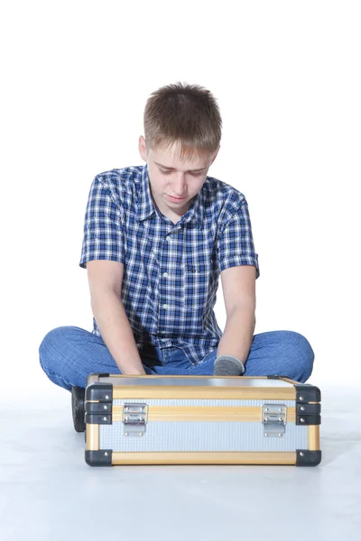 Lächelnder Teenager mit der Schule und syadya auf svlom ba — Stockfoto