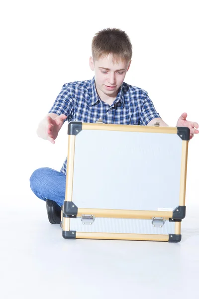 Lächelnder Teenager mit der Schule und syadya auf svlom ba — Stockfoto