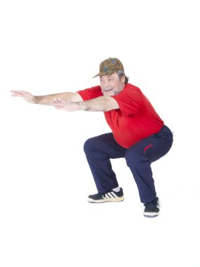 İhtiyar egzersizleri yapıyor