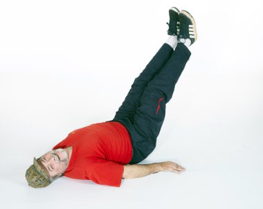 İhtiyar egzersizleri yapıyor