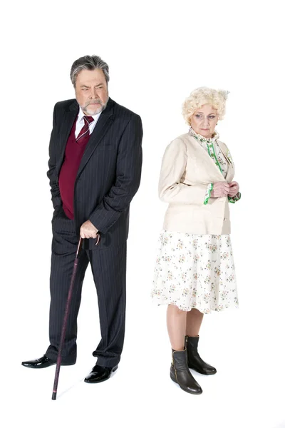 Пожилая пожилая пара ведет интенсивный разговор — стоковое фото