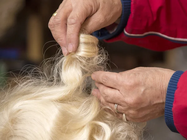 Hands of hairdresser — Stock Photo, Image