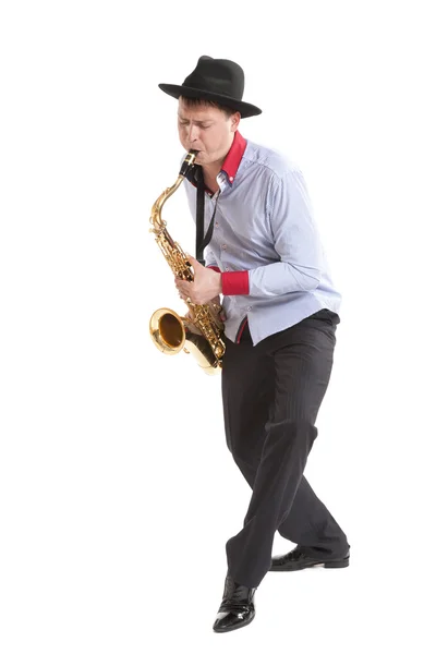 Jeune homme jouant sur saxophone — Photo