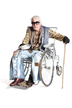 evsiz bir adam para istiyorlar