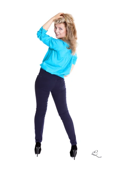 Piękna blondynka w niebieska bluzka i spodnie — Zdjęcie stockowe
