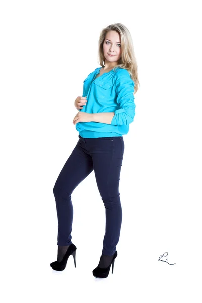 Hermosa rubia en blusa azul y pantalones — Foto de Stock