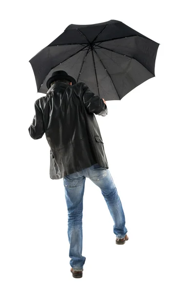 Man met zwarte paraplu lopen op een witte achtergrond — Stockfoto