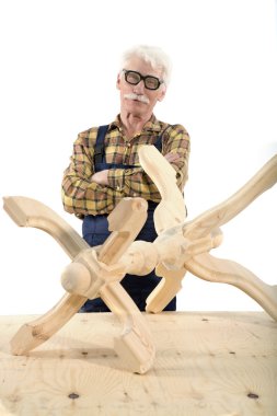 marangoz ahşap Askılık hale getirir.