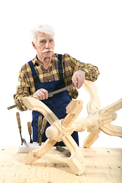 Carpintero hace una percha de madera —  Fotos de Stock