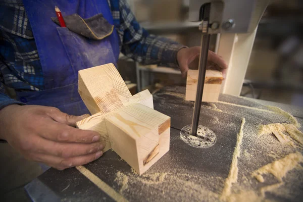 Man cuts wood with a tool — Stock Photo, Image