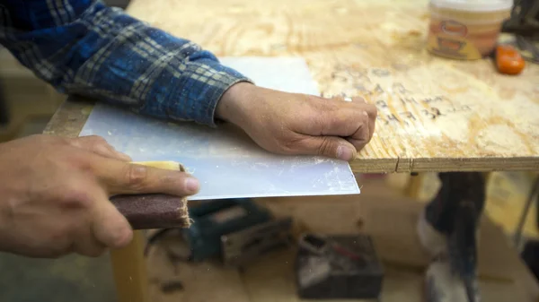 Carpenter working with sandpaper — Stock Photo, Image