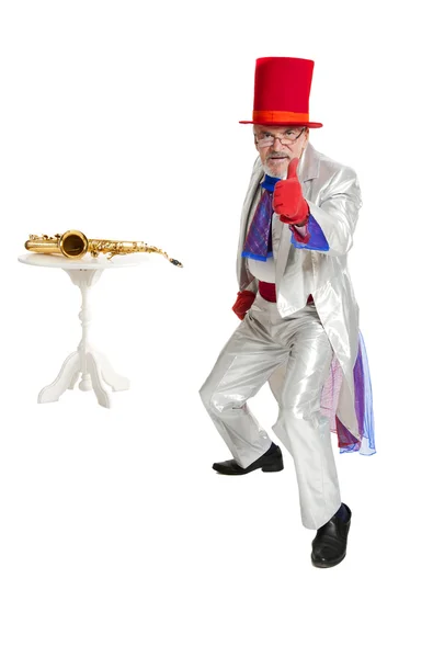 Magician with trumpet shows trumb — Stock Photo, Image