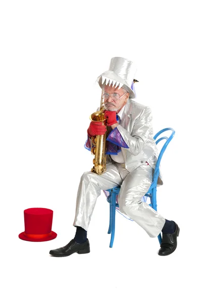 Wailful goochelaar met een trompet — Stockfoto