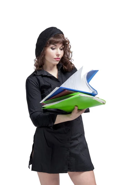 Unga upptagen affärskvinna med mappar — Stockfoto