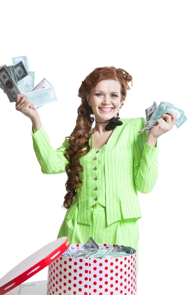 Счастливая женщина с деньгами в коробке — стоковое фото