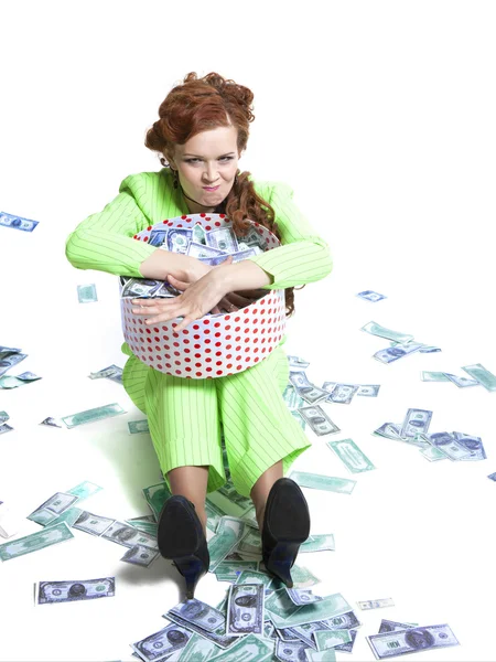 Giriga kvinna med pengar i en låda — Stockfoto