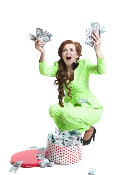Удивлённая девушка с деньгами в коробке — стоковое фото