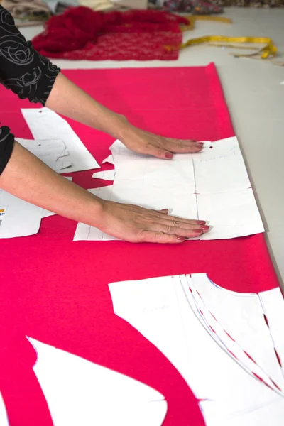 Tailor hands working with pink fabric — Stock Photo, Image