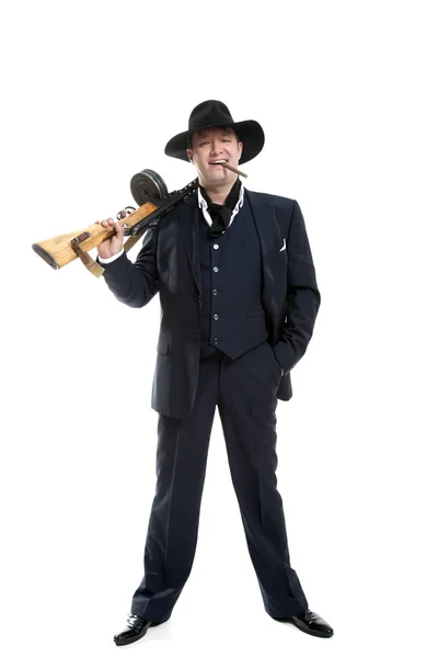葉巻を吸っている銃を持ったビジネスマン — ストック写真