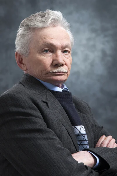 Hombre de edad avanzada grave — Foto de Stock